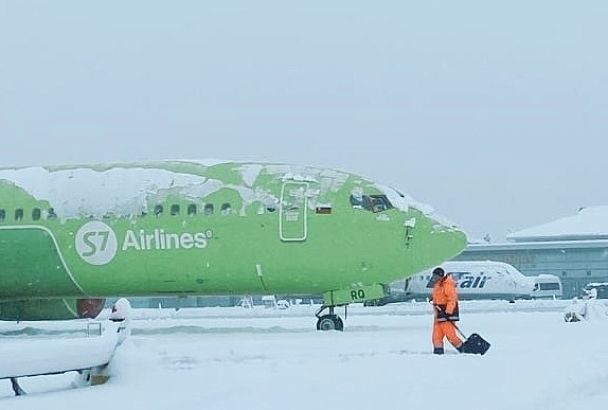 Почти 20 рейсов задержаны в аэропорту Краснодара из-за снегопада