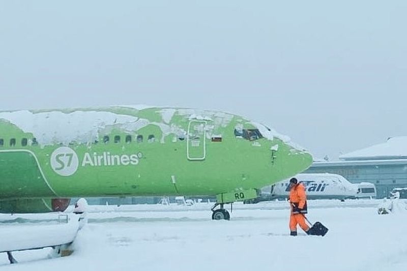 Почти 20 рейсов задержаны в аэропорту Краснодара из-за снегопада