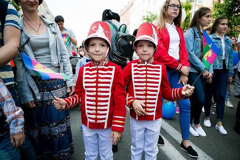 В Краснодаре 2 июня пройдет ежегодный парад близнецов «Рожденные вместе»