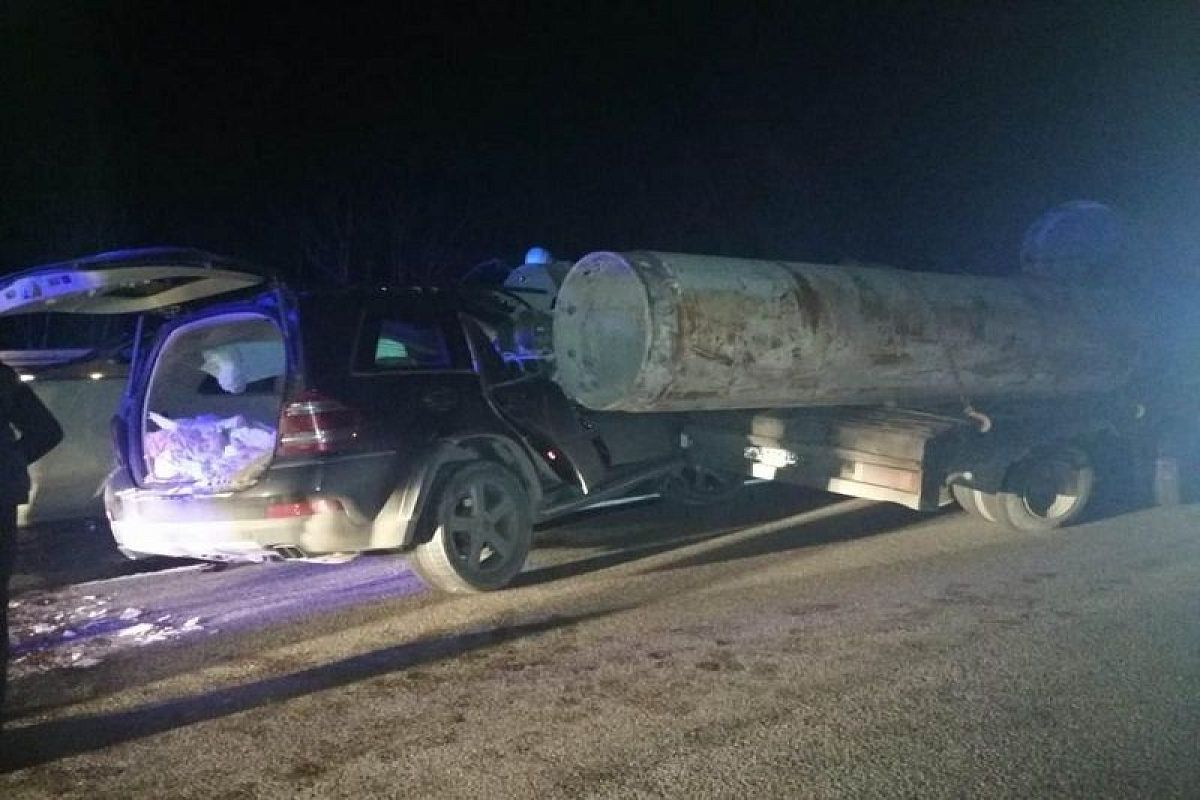 В ГИБДД рассказали подробности смертельного ДТП с оторвавшимся прицепом с трубами в Сочи