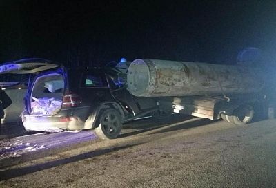 В ГИБДД рассказали подробности смертельного ДТП с оторвавшимся прицепом с трубами в Сочи