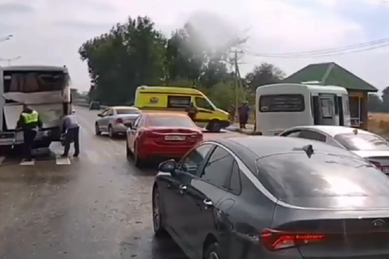 Две маршрутки столкнулись на Ейском шоссе в Краснодаре, есть пострадавшие