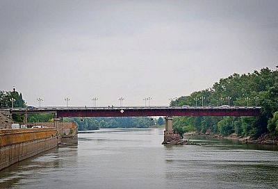 В Славянске-на-Кубани 5 ноября ограничат движение транспорта по мосту через реку Протока