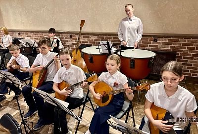 Краснодарская Детская школа искусств имени С.В. Рахманинова получила новые музыкальные инструменты и учебную литературу