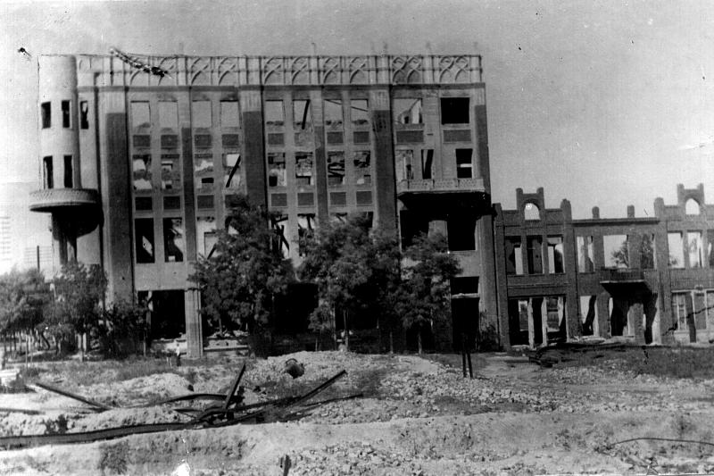 Разрушенное здание бывшего Дворца пионеров, ныне здание МТТ.