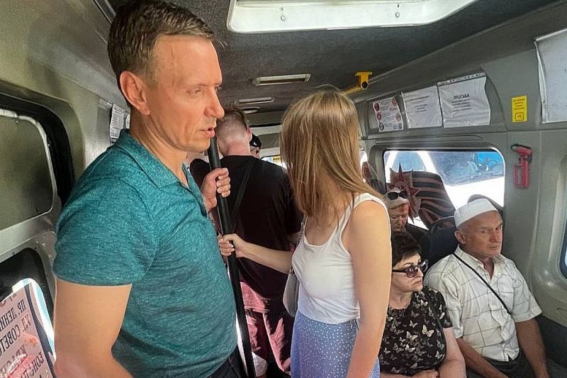 Мэр Новороссийска проехал в час пик в маршрутке и поделился впечатлениями