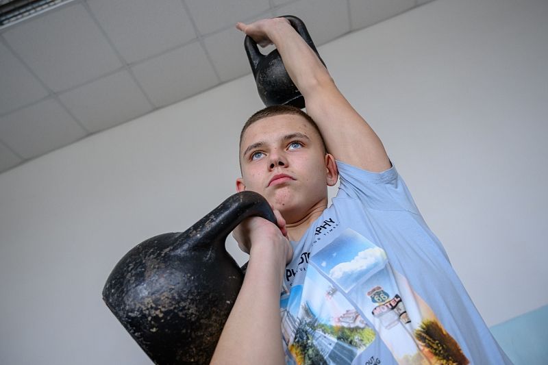 Четырнадцатилетний Владимир Ус тренируется около трех месяцев.