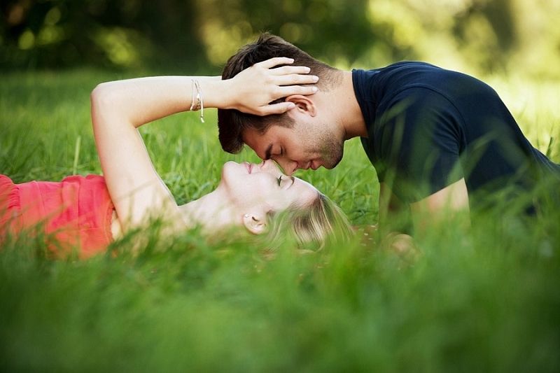 Совмещаем приятное с полезным: врач советует целоваться каждый день и не торопясь