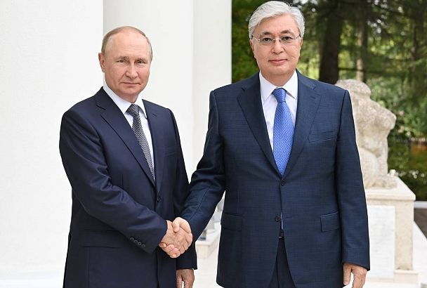 Владимир Путин и Касым-Жомарт Токаев начали встречу в Сочи