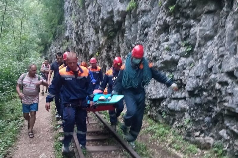 В Краснодарском крае 13-летний мальчик сорвался со скалы