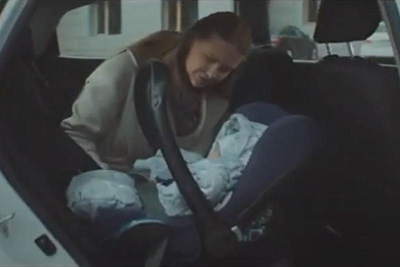 Как безопасно перевозить малыша в автомобиле