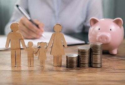 Родителям ужесточат правила получения пособий: почему теперь придется подтверждать больший доход