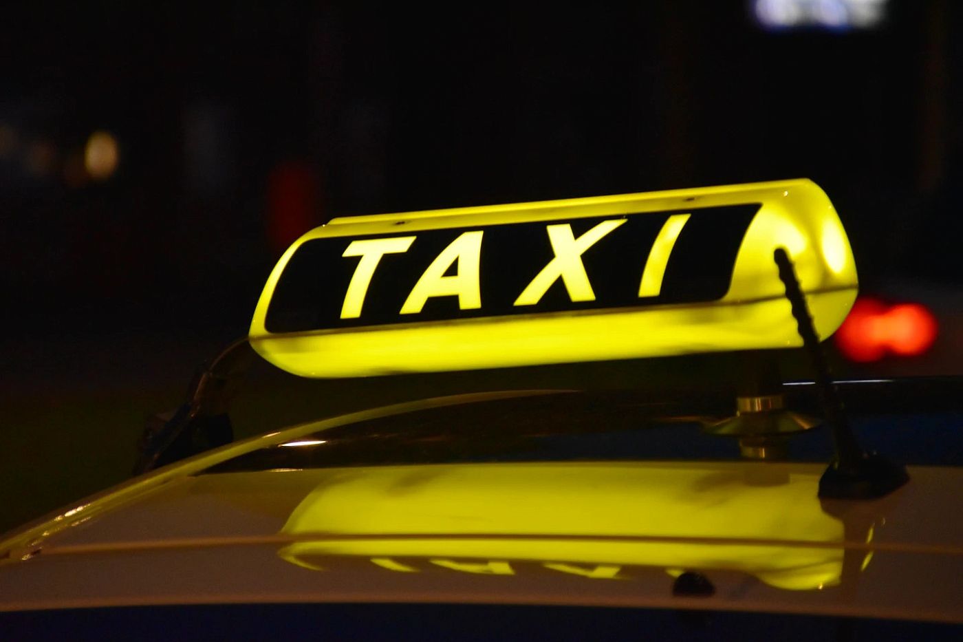 Отечественные таксисты жалуются на резкое снижение доходов