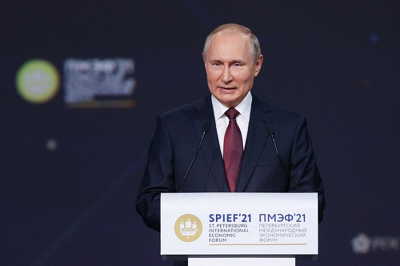 Владимир Путин поручил проработать программу поддержки молодежной занятости и предпринимательства