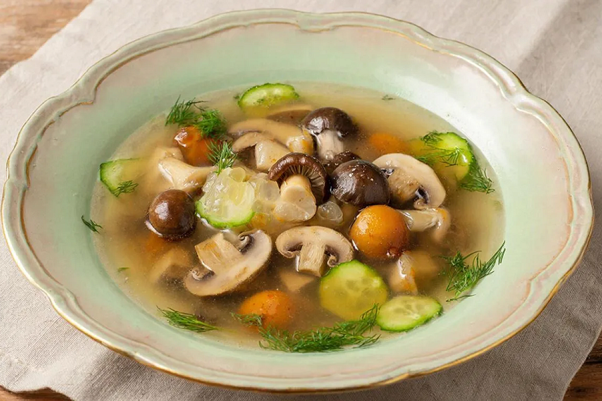 Грибная солянка без мяса: сытная, но легкая и с лесным ароматом