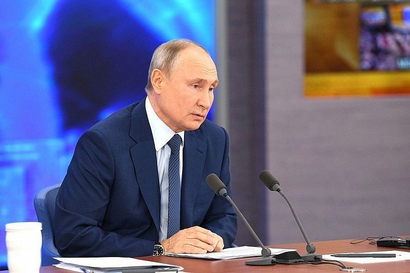 Владимир Путин оценил необходимость вакцинации от COVID-19 в России