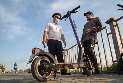 За езду на электросамокатах и велосипедах по набережной Анапы будут штрафовать