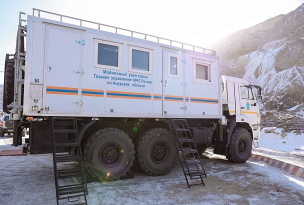 В Амурской области 13 рабочих несколько суток находятся под завалами в шахте 