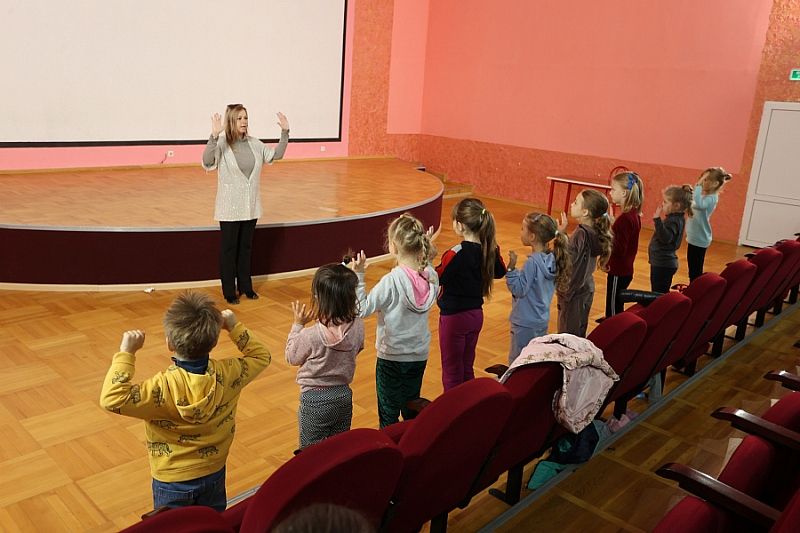 Хореография, ИЗО и вокал: для детей из Херсонской и Запорожской областей в Анапе организовали ежедневный досуг