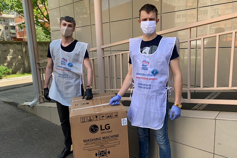 Волонтеры оказывают помощь краснодарской специализированной клинической инфекционной больнице