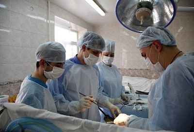 Поразившую несколько органов опухоль удалили пациентке онкологи в Краснодаре