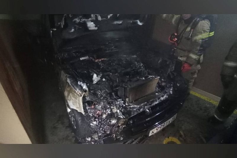 Россиянин случайно сжег собственный Range Rover в подземном паркинге