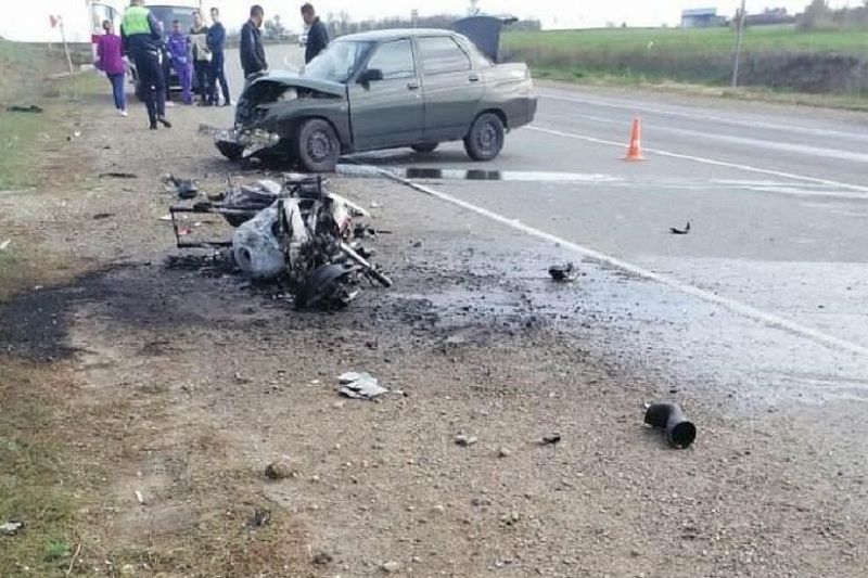 При столкновении с ВАЗ-2110 погиб водитель мотоцикла