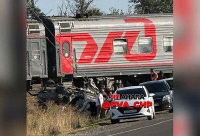Под Анапой выросла пробка после ДТП с поездом