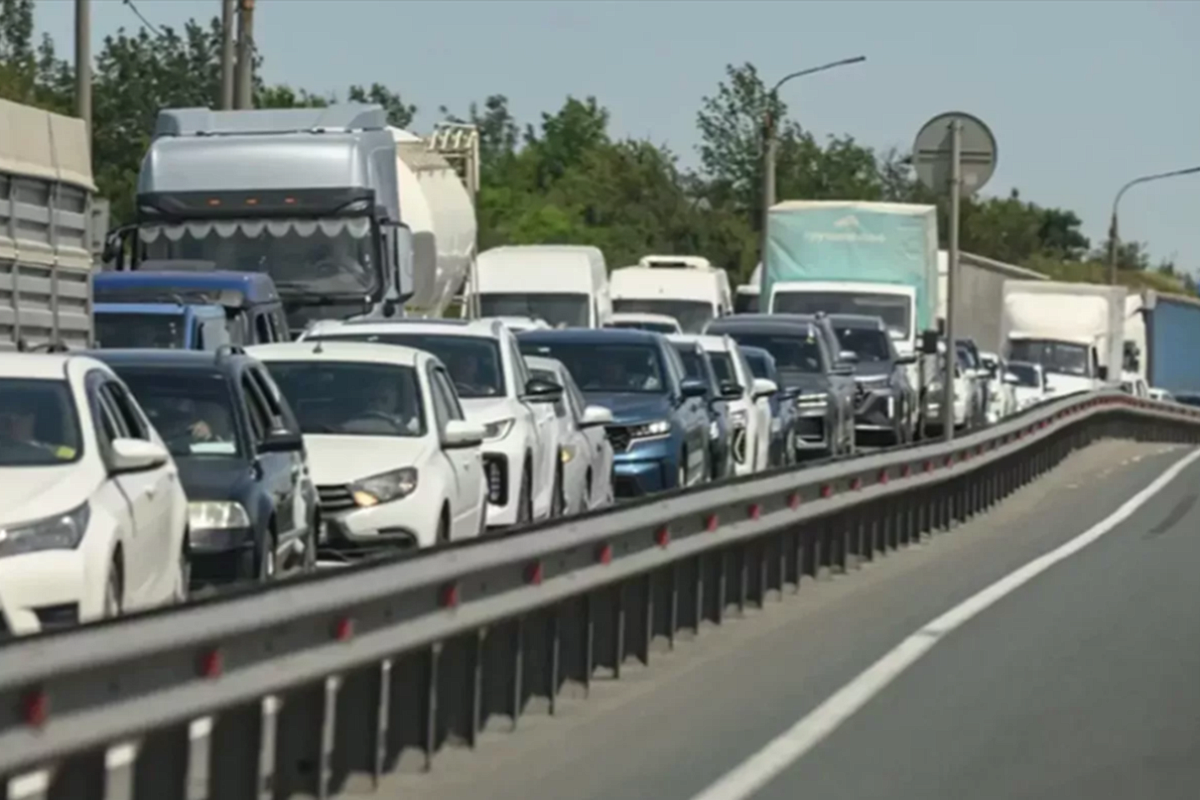 Пробки по пути к Черному морю: где в Краснодарском крае затруднен проезд