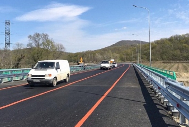 В Краснодарском крае на трассе М-4 «Дон» открыто движение по новому мосту через реку Джубга