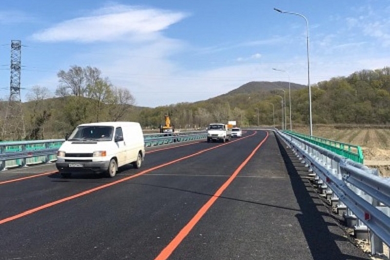 В Краснодарском крае на трассе М-4 «Дон» открыто движение по новому мосту через реку Джубга