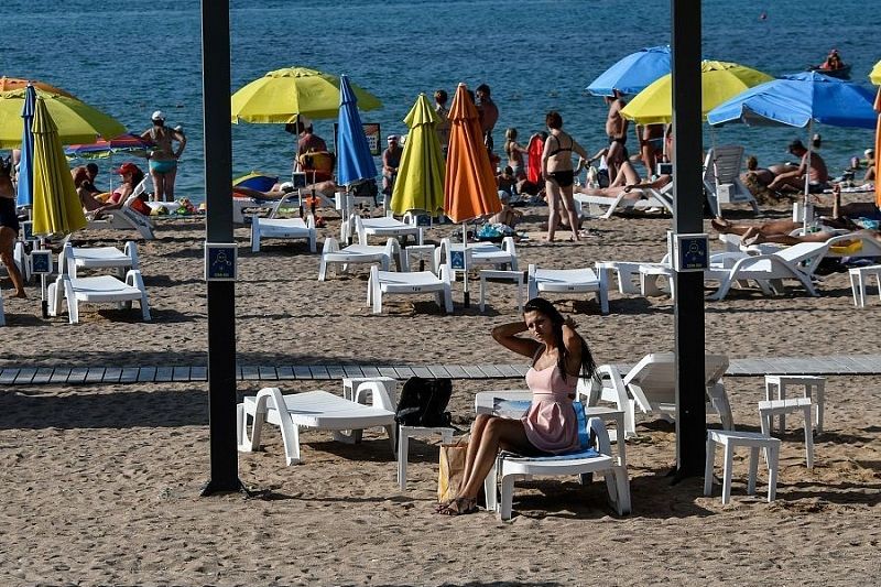 Сегодня курорты Краснодарского края ориентируются на круглогодичную работу. Это касается и пляжей.