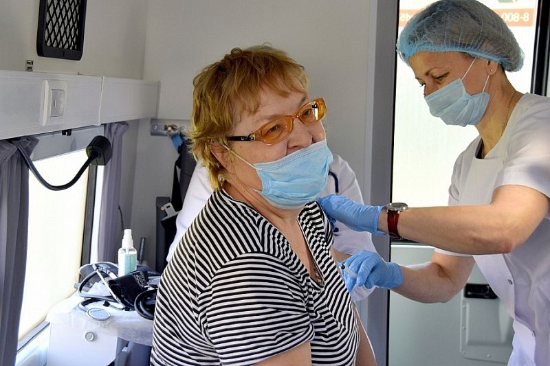 Минздрав разрешил испытания «ЭпиВакКороны-Н» для людей старше 60 лет