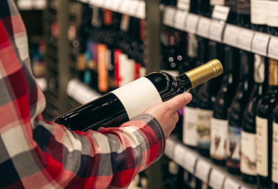 В Екатеринбурге урежут продажу алкоголя, в Вологодской закрывают «наливайки»