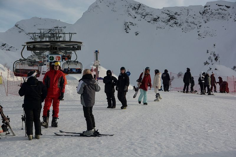 На горнолыжных курортах Сочи закрыли трассы и канатные дороги
