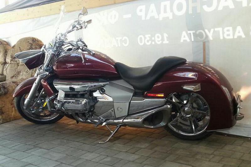 Самым дорогим лотом в Краснодаре оказался мотоцикл Honda. 