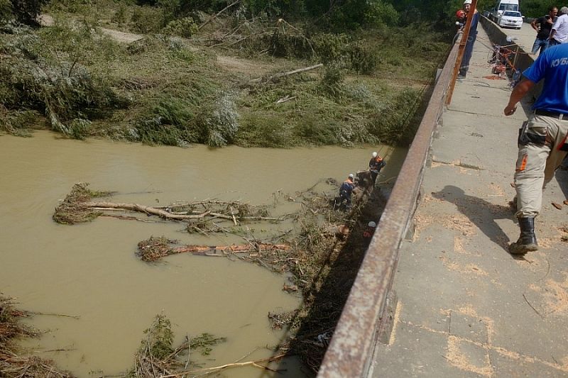 Для предотвращения подтоплений в Туапсинском районе планируют расширить мост через реку Шапсухо
