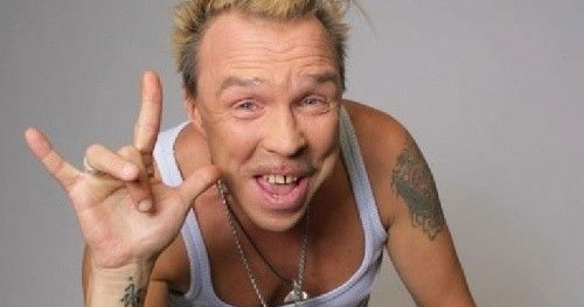 Неприкасаемые напои меня водой. Между водой и огнём гарик сукачёв. Гарик сукачев песня поворачивай. Гарик сукачев. Гарик сукачев я остаюсь 2022.