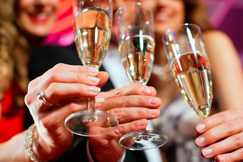 Врачи сообщили о допустимой дозе алкоголя на Новый год
