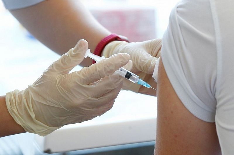 В отстающих по вакцинации от COVID-19 районах Краснодарского края могут ужесточить ограничения