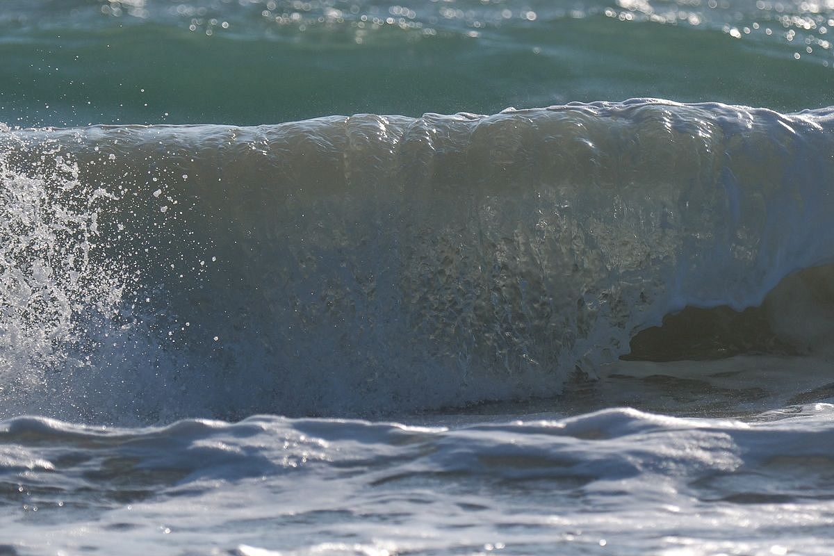 Порывистый ветер и двухметровые волны: непогода усилится в Сочи