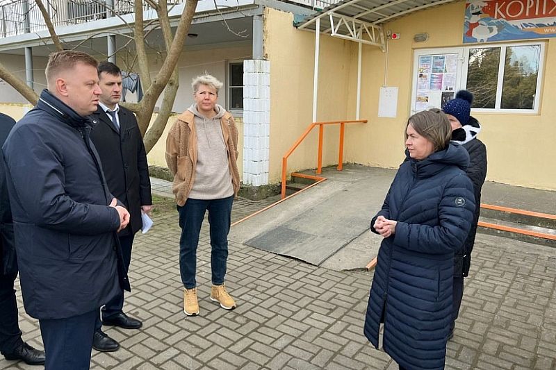 Вице-губернатор Игорь Чагаев посетил пункты временного размещения жителей Херсонской области в Темрюкском районе