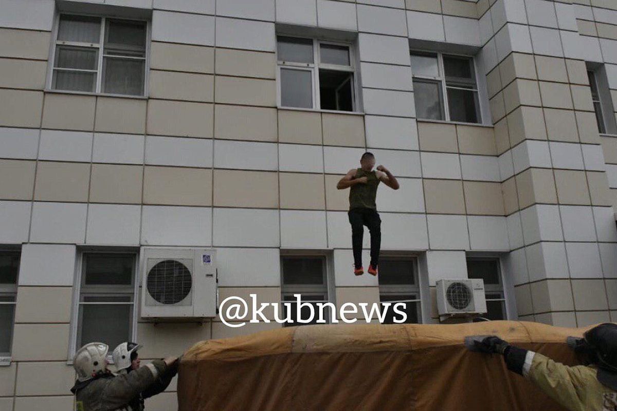 В Краснодаре во время плановых учений в краевой клинической больнице пострадал статист (видео)