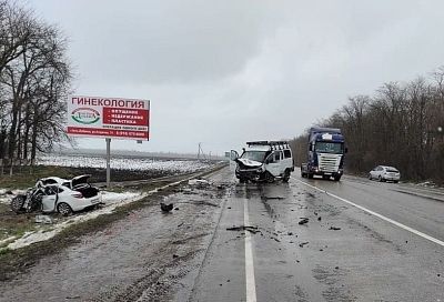В Краснодарском крае в жестком ДТП на встречке погибли два человека