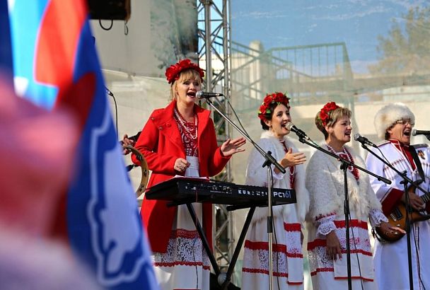 В День народного единства 1000 человек приняли участие в «Хороводе дружбы» в Анапе