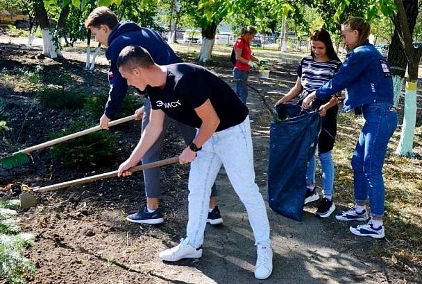 В Краснодаре на берегу реки Кубань и в зеленых зонах проходят общественные акции