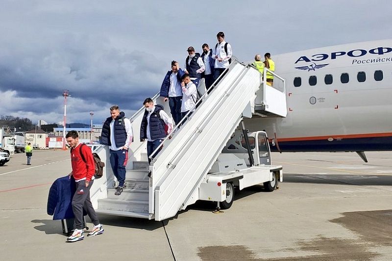 Сборная России по футболу прибыла в Сочи