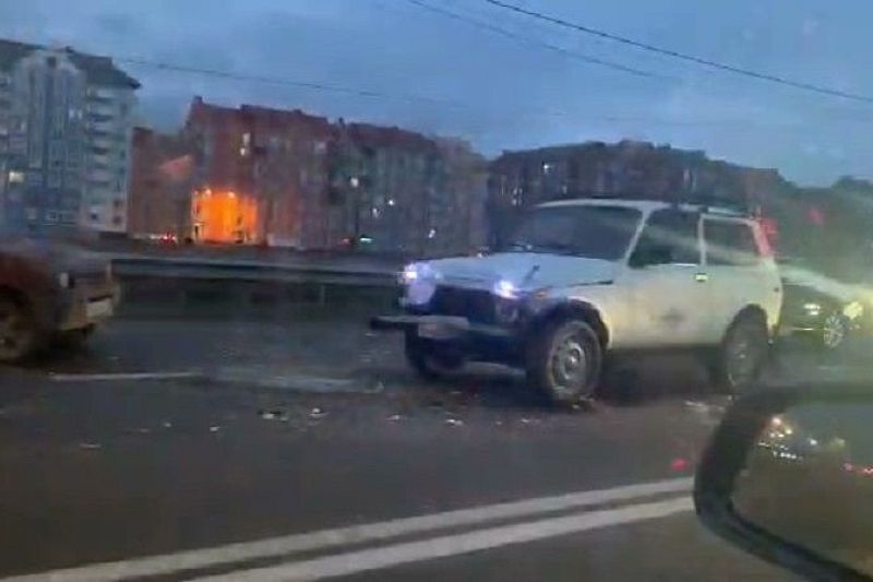 В Краснодаре образовалась пробка из-за аварии с тремя автомобилями