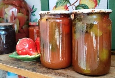 Огурцы в томатной пасте с двойной заливкой: хрустящий рецепт без стерилизации и остатков