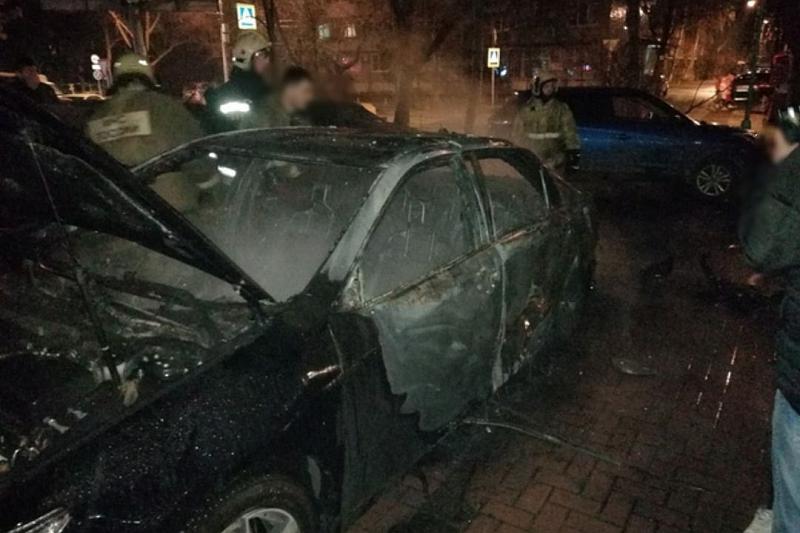 В Краснодаре на улице Яна Полуяна сгорел автомобиль